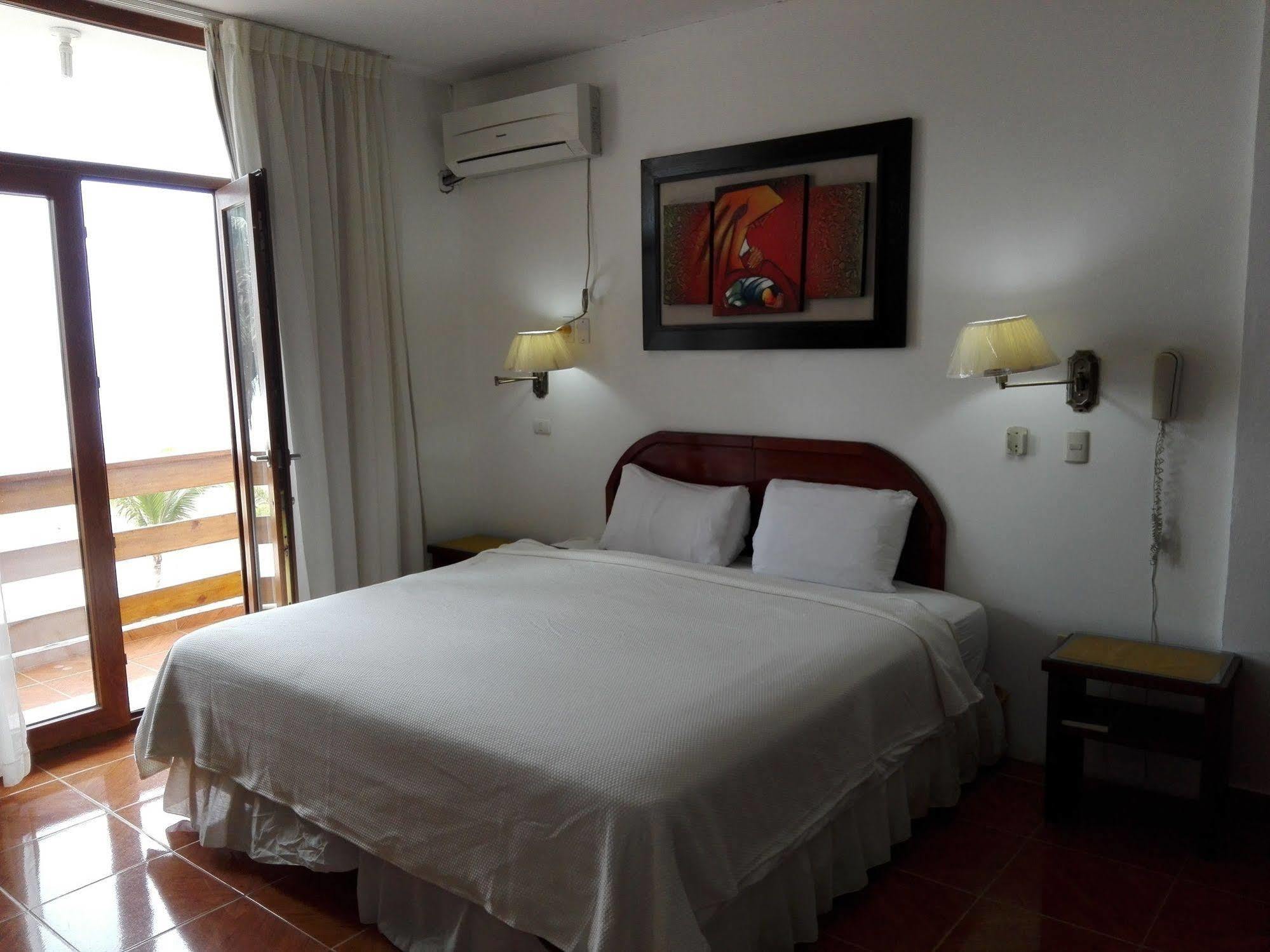 Hotel Pacifico Пуэрто-Лопес Экстерьер фото